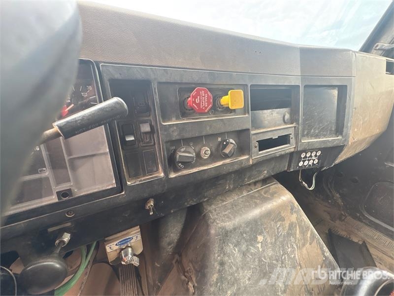 International 4900 Грузовики-Самосвалы