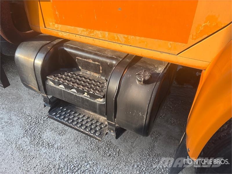 International 4900 شاحنات قلابة