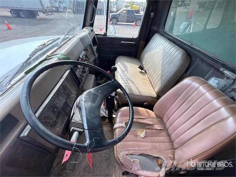 International 4900 自卸式货车