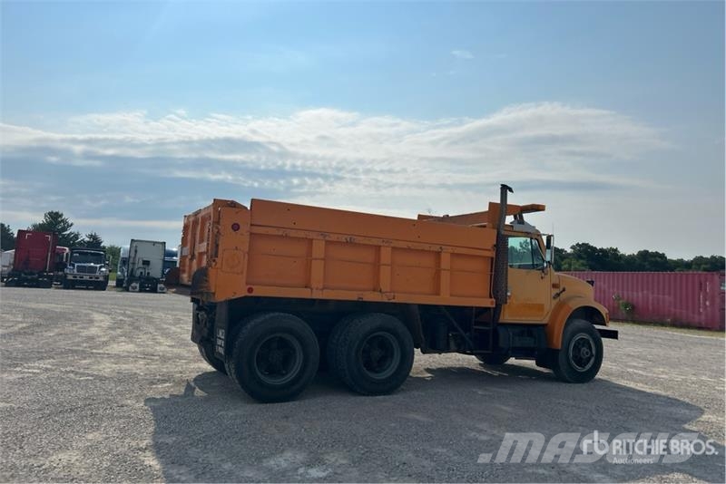 International 4900 شاحنات قلابة