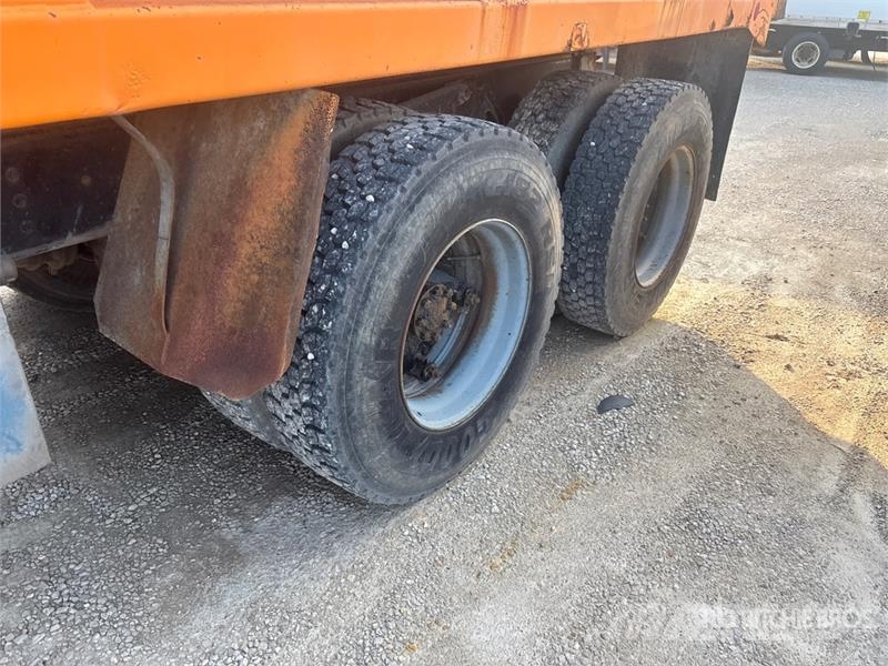 International 4900 شاحنات قلابة