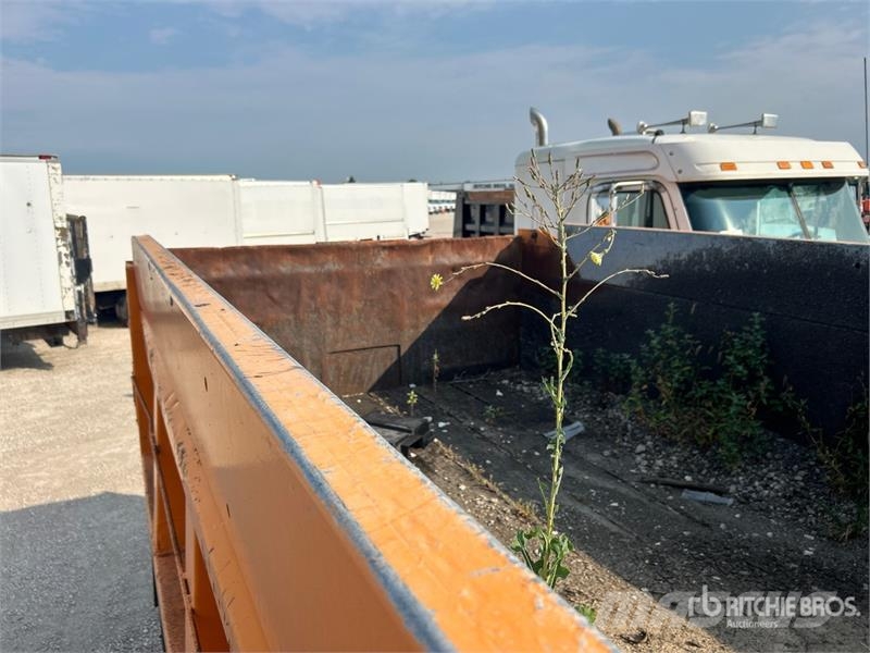 International 4900 شاحنات قلابة