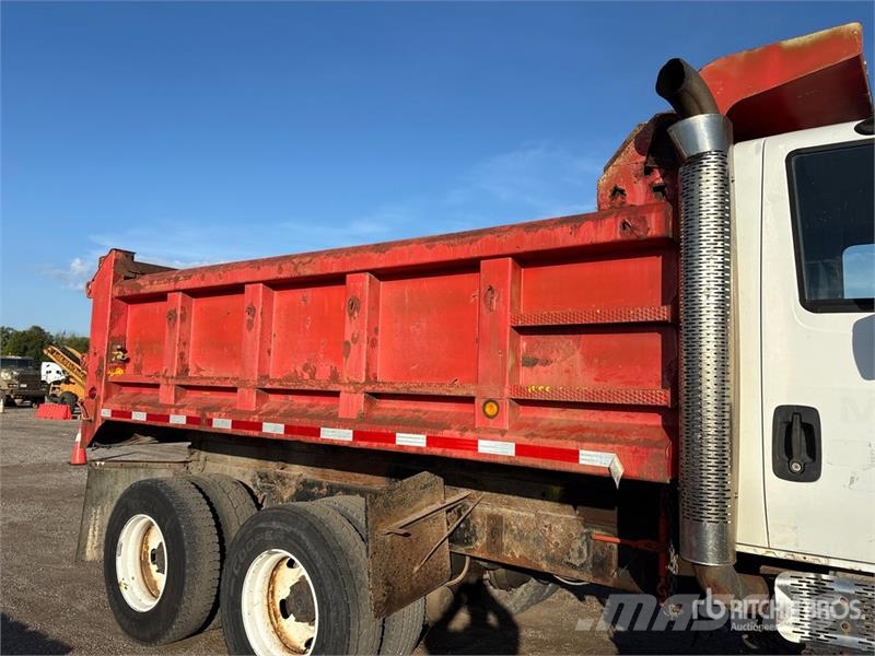 International 7400 自卸式货车