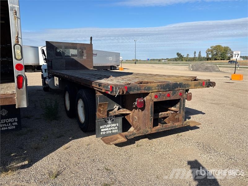 International 7400 Flatbed / Dropside trucks