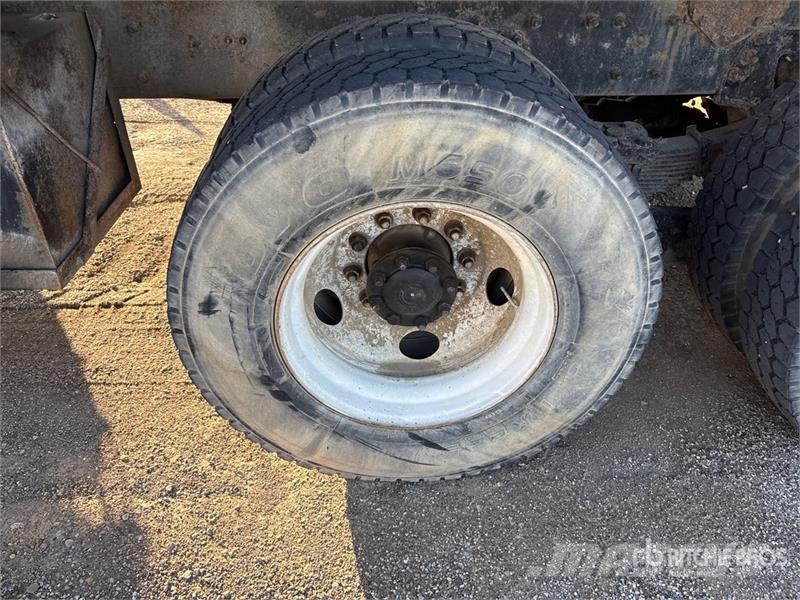 International 7400 自卸式货车