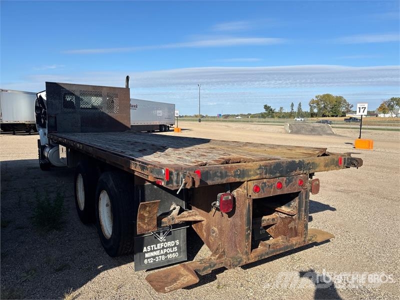 International 7400 Flatbed / Dropside trucks