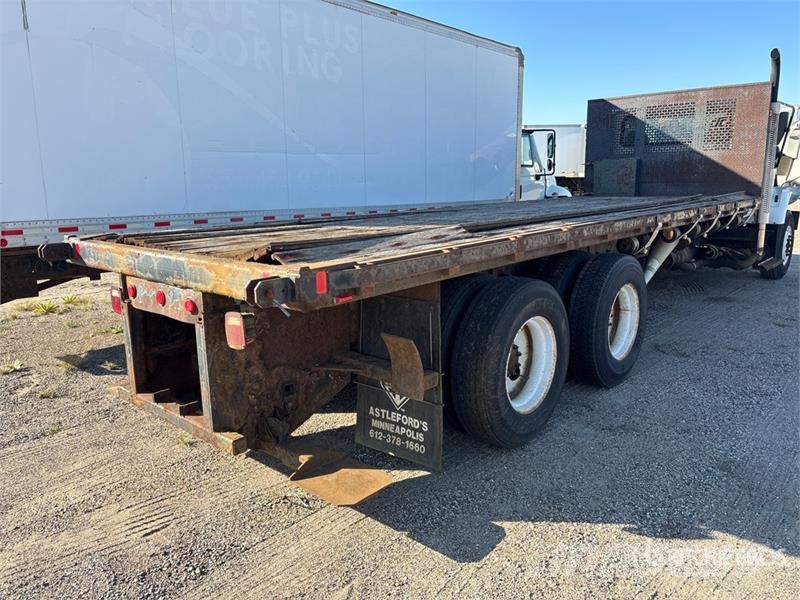 International 7400 Flatbed / Dropside trucks