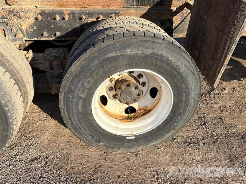 International 7400 自卸式货车