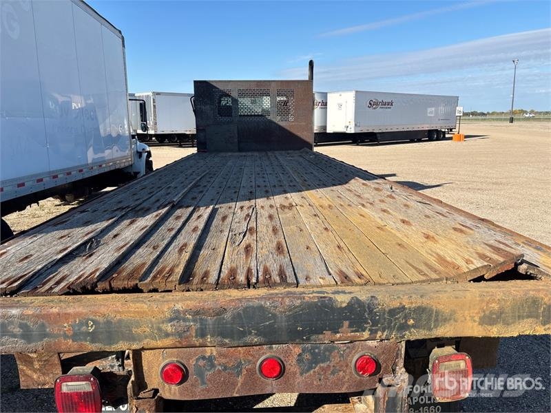 International 7400 Flatbed / Dropside trucks