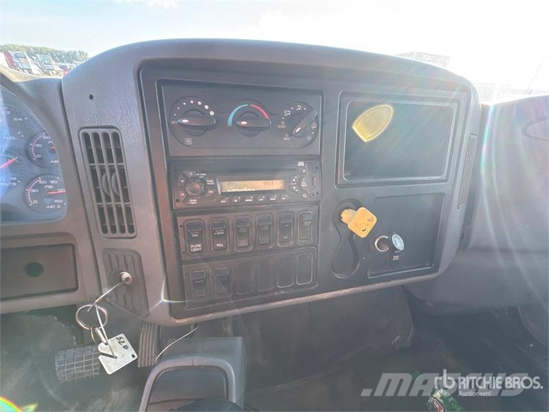International 7400 自卸式货车