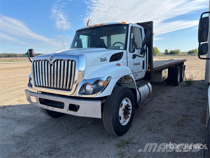 International 7400 Flatbed / Dropside trucks