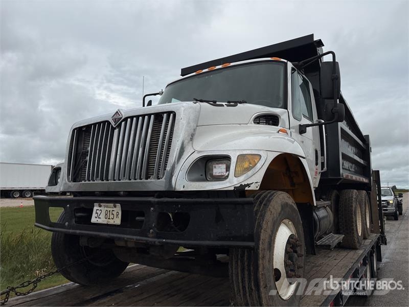 International 7400 自卸式货车