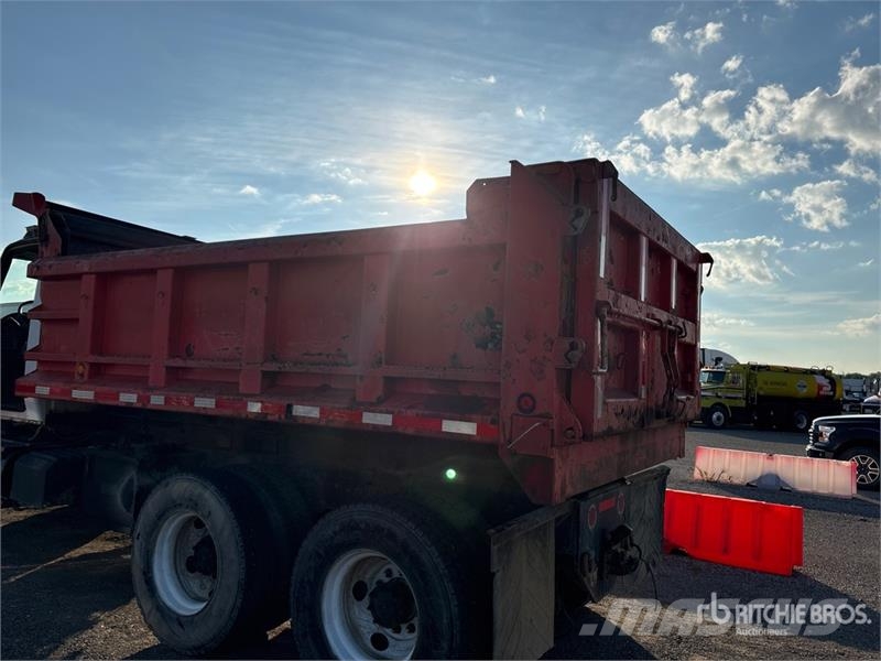 International 7400 自卸式货车