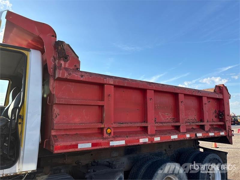 International 7400 自卸式货车