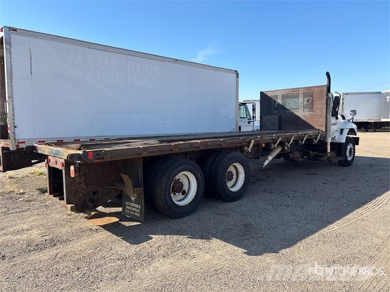 International 7400 Flatbed / Dropside trucks