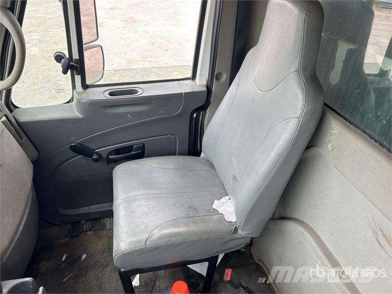 International 7400SBA Savivarčių priekabų vilkikai