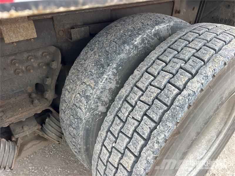 International 7400SBA Savivarčių priekabų vilkikai