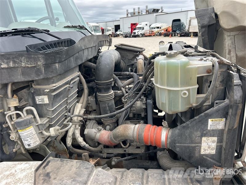 International 7400SBA Savivarčių priekabų vilkikai
