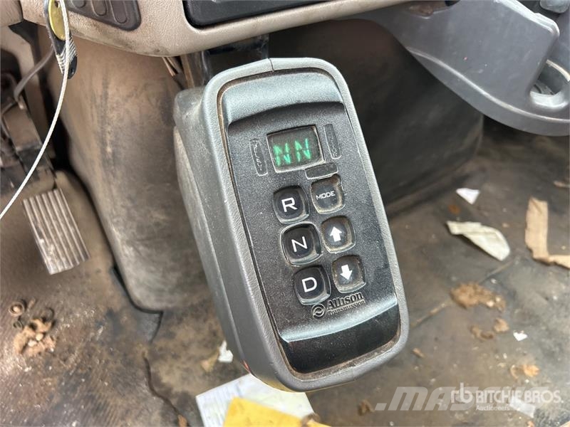International 7400SBA Savivarčių priekabų vilkikai