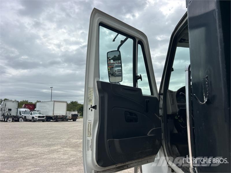 International 7400SBA Savivarčių priekabų vilkikai