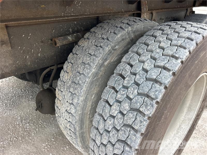 International 7400SBA Savivarčių priekabų vilkikai