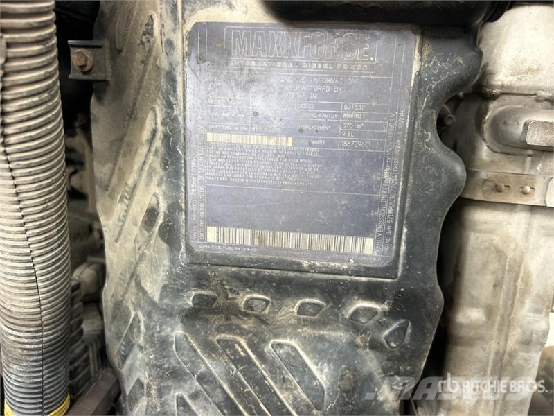 International 7400SBA Savivarčių priekabų vilkikai