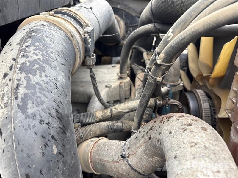 International 7500 Plošinové nákladné automobily/nákladné automobily so sklápacími bočnicami