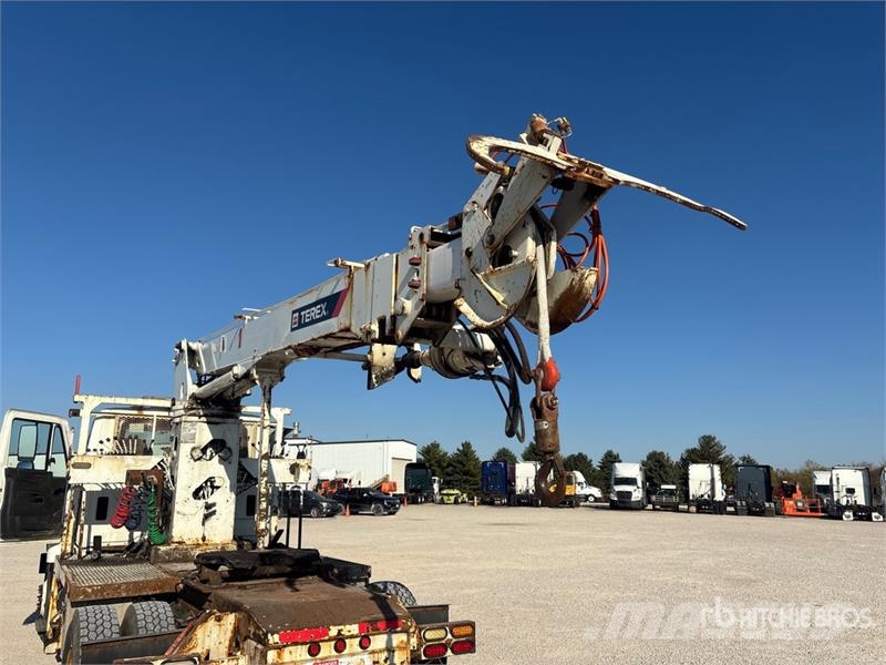 International 7500 Mobiele Boorinstallatie