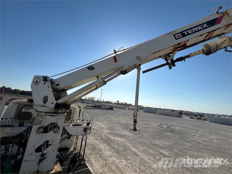 International 7500 Mobiele Boorinstallatie
