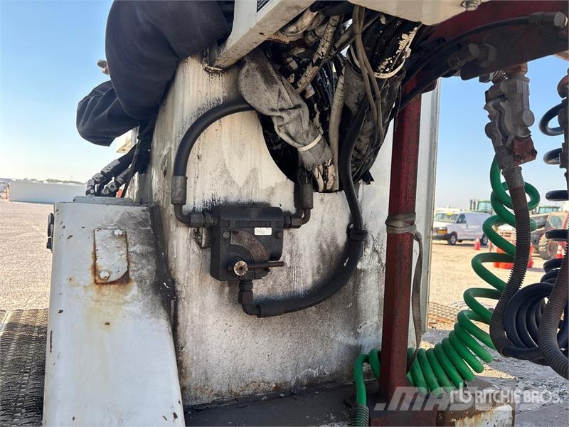 International 7500 Mobiele Boorinstallatie