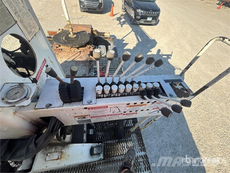 International 7500 Mobiele Boorinstallatie