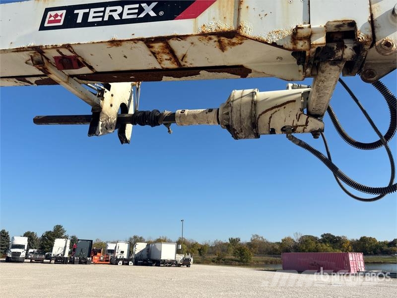 International 7500 Mobiele Boorinstallatie