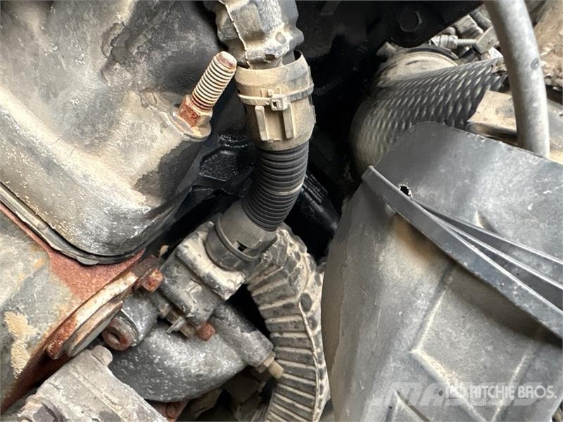 International 7500 Plošinové nákladné automobily/nákladné automobily so sklápacími bočnicami
