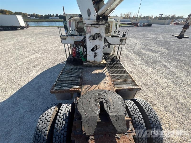 International 7500 Mobiele Boorinstallatie