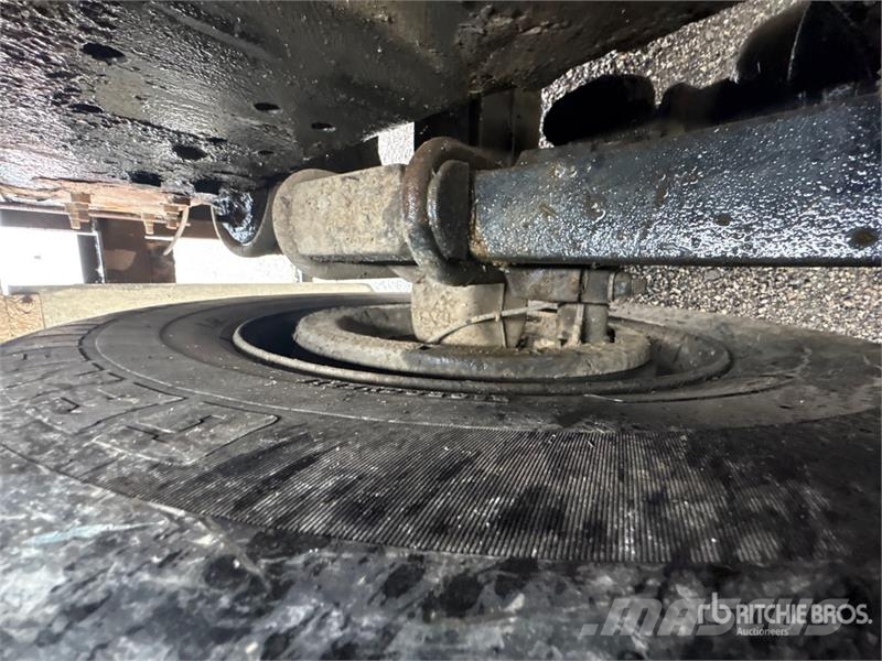 International 7500 Plošinové nákladné automobily/nákladné automobily so sklápacími bočnicami