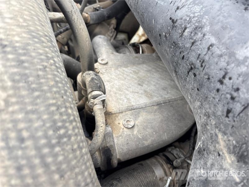 International 7500 Plošinové nákladné automobily/nákladné automobily so sklápacími bočnicami