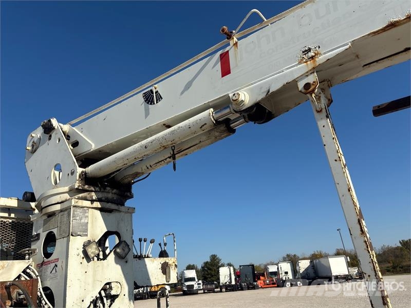 International 7500 Mobiele Boorinstallatie