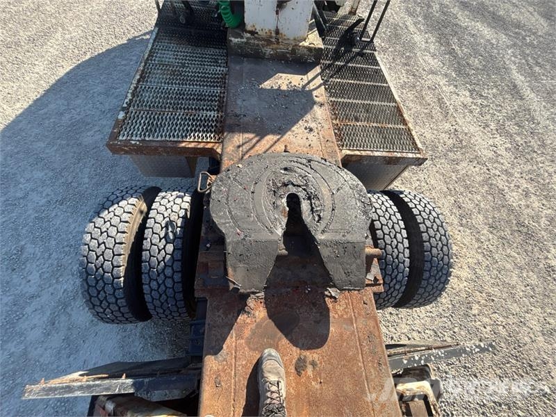 International 7500 Mobiele Boorinstallatie