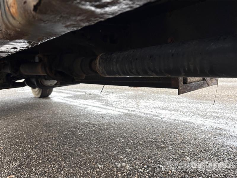 International 7500 Plošinové nákladné automobily/nákladné automobily so sklápacími bočnicami