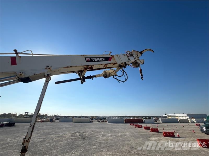 International 7500 Mobiele Boorinstallatie