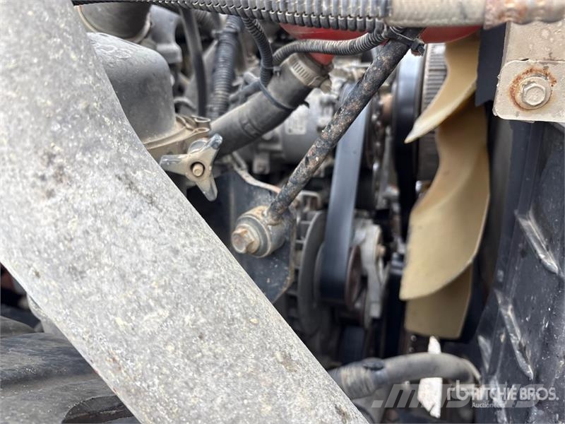 International 7500 Plošinové nákladné automobily/nákladné automobily so sklápacími bočnicami