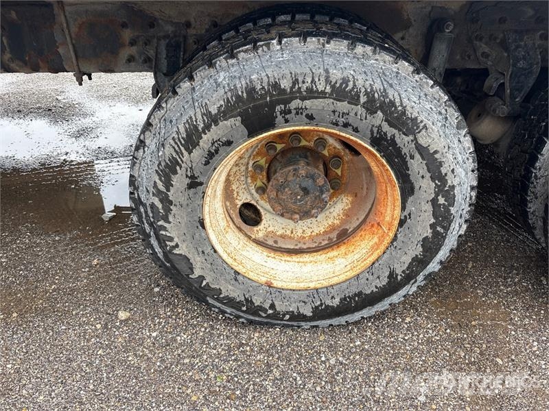 International 7500 Plošinové nákladné automobily/nákladné automobily so sklápacími bočnicami