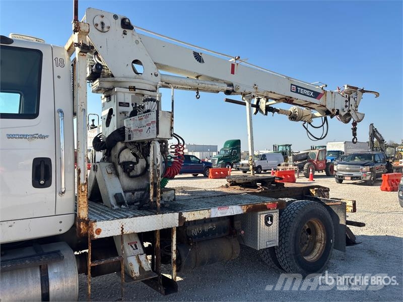 International 7500 Mobiele Boorinstallatie