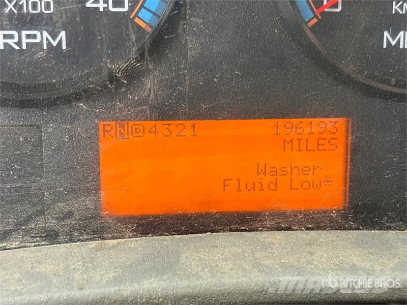 International 7500 Plošinové nákladné automobily/nákladné automobily so sklápacími bočnicami