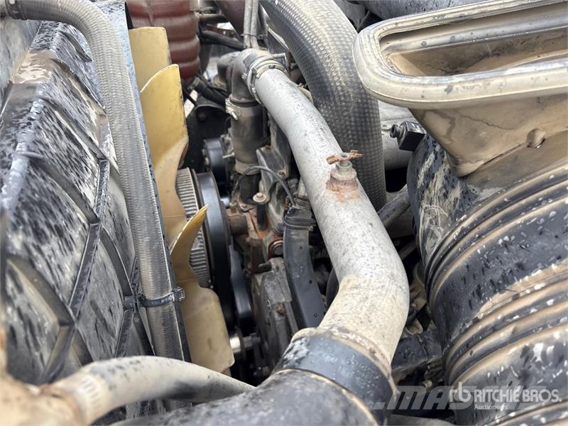 International 7500 Plošinové nákladné automobily/nákladné automobily so sklápacími bočnicami