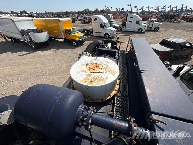 International 7600 组合/真空油槽车