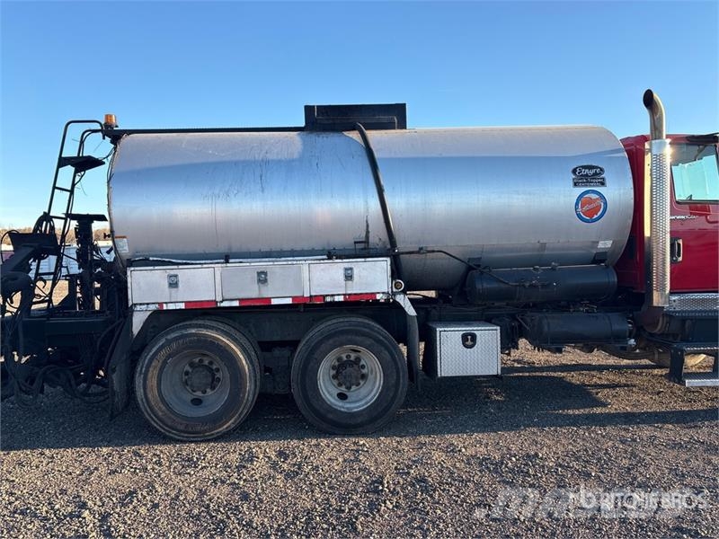 International 7600 شاحنات ذات صهاريج