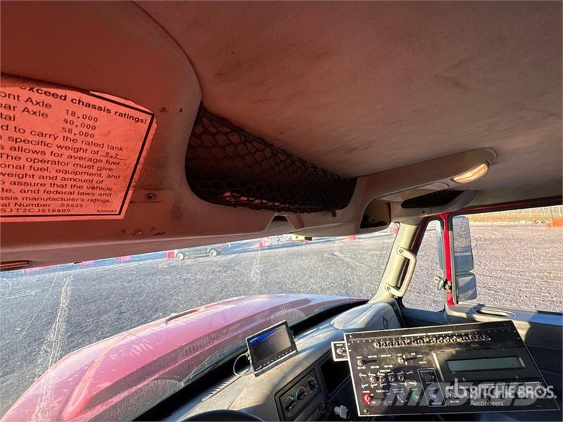 International 7600 شاحنات ذات صهاريج