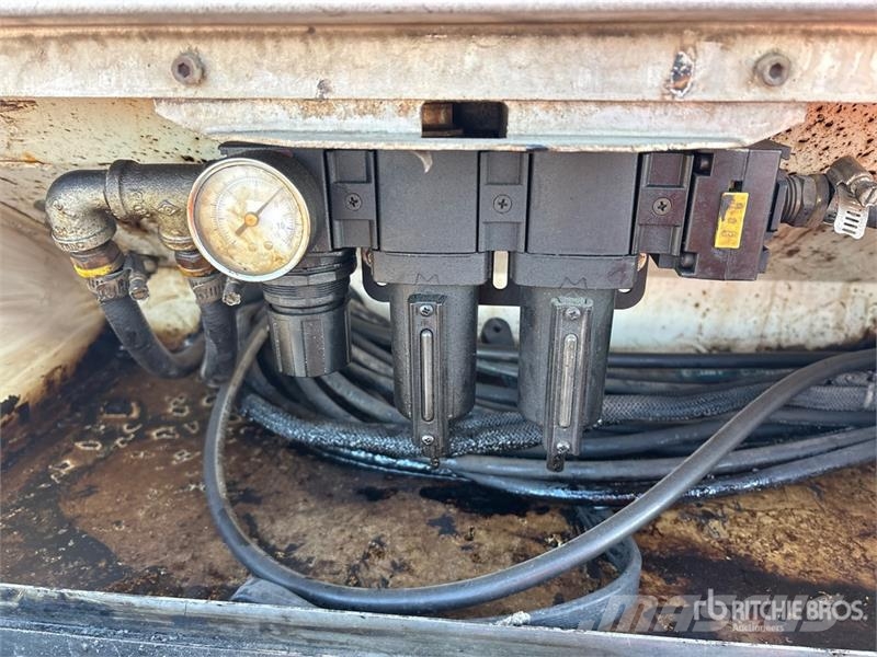 International 7600 شاحنات ذات صهاريج