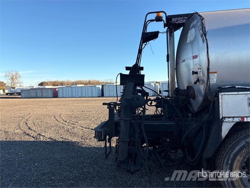 International 7600 شاحنات ذات صهاريج